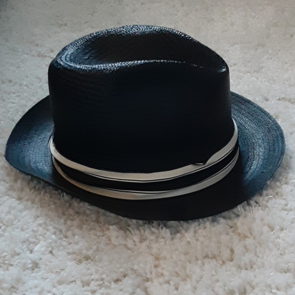 Fedora - Picture 2 of 4